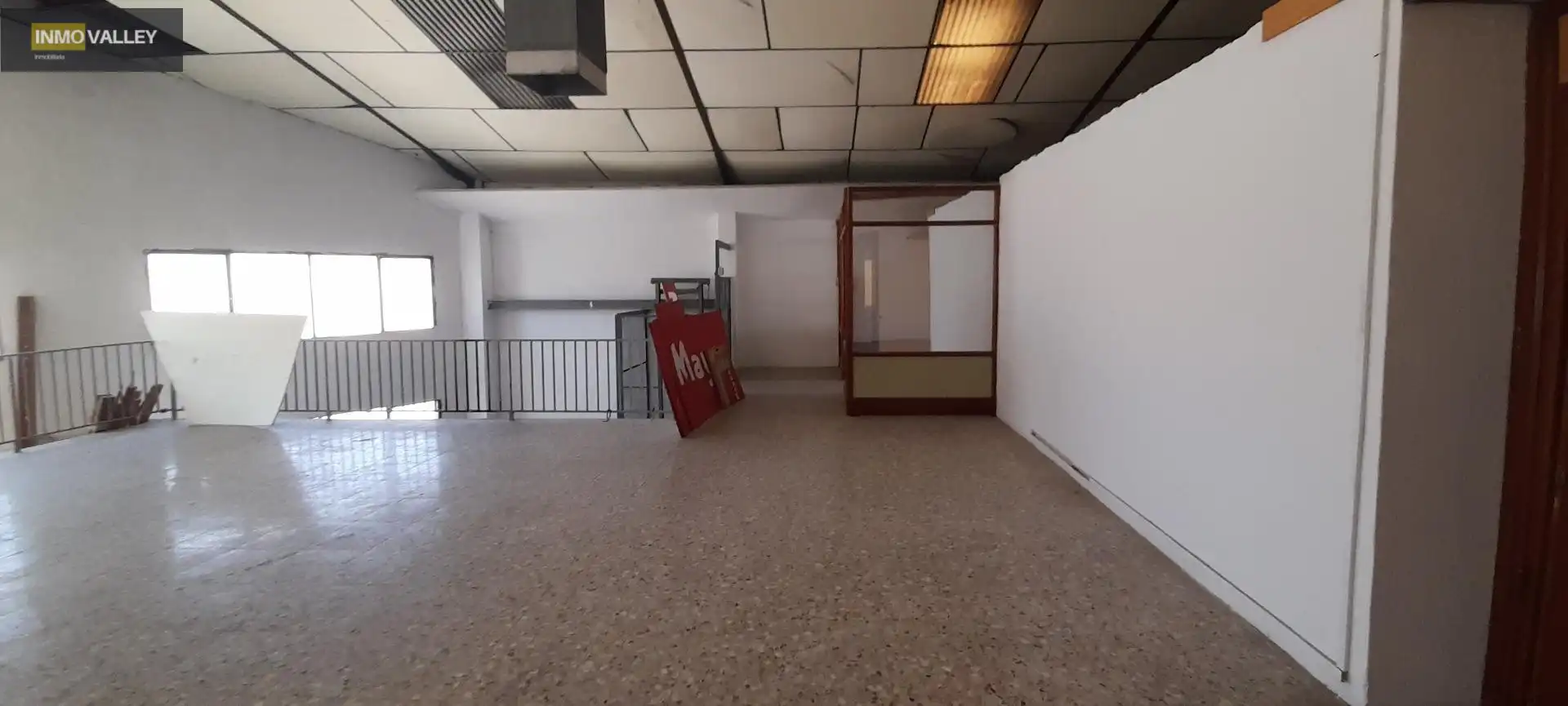 Nave industrial in vendita a Calle Valverde del Camino, imagen 2