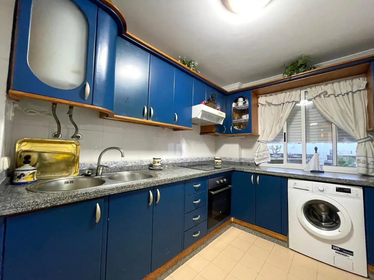 Cocina de Piso en venta en Almonte con Calefacción, Terraza y Amueblado