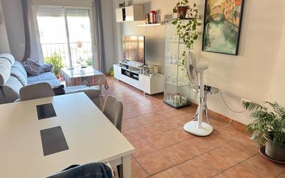 Sala d'estar de Pis en venda en Dos Hermanas amb Aire condicionat, Traster i Balcó