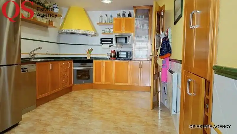 Cocina de Casa adosada en venta en Pineda de Mar con Aire acondicionado, Calefacción y Terraza