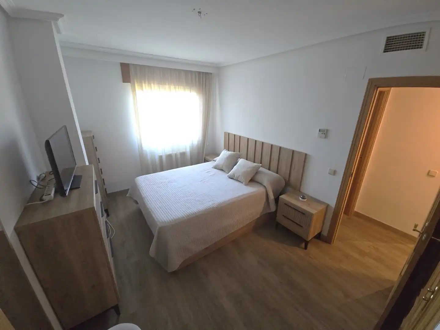 Schlafzimmer von Wohnungen zur Miete in Cáceres mit Klimaanlage, Heizung und Terrasse