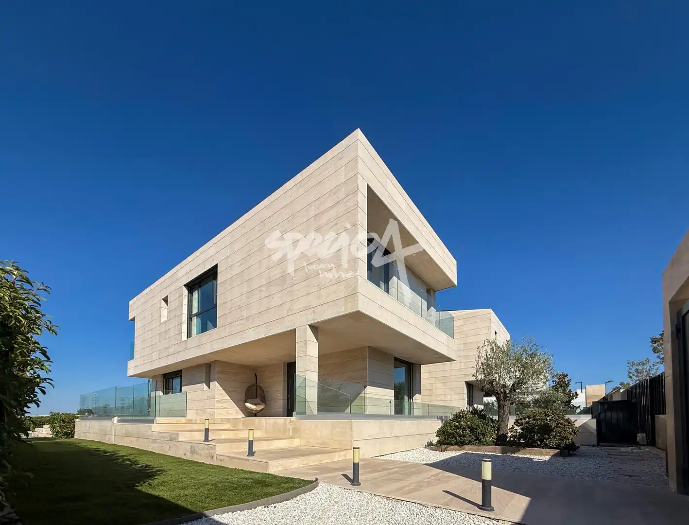 Vista exterior de Casa adosada en venda en Majadahonda amb Calefacció, Jardí privat i Terrassa