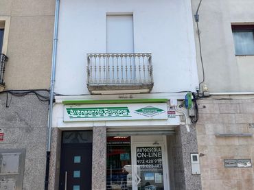 Adossat en venda a Anglès
