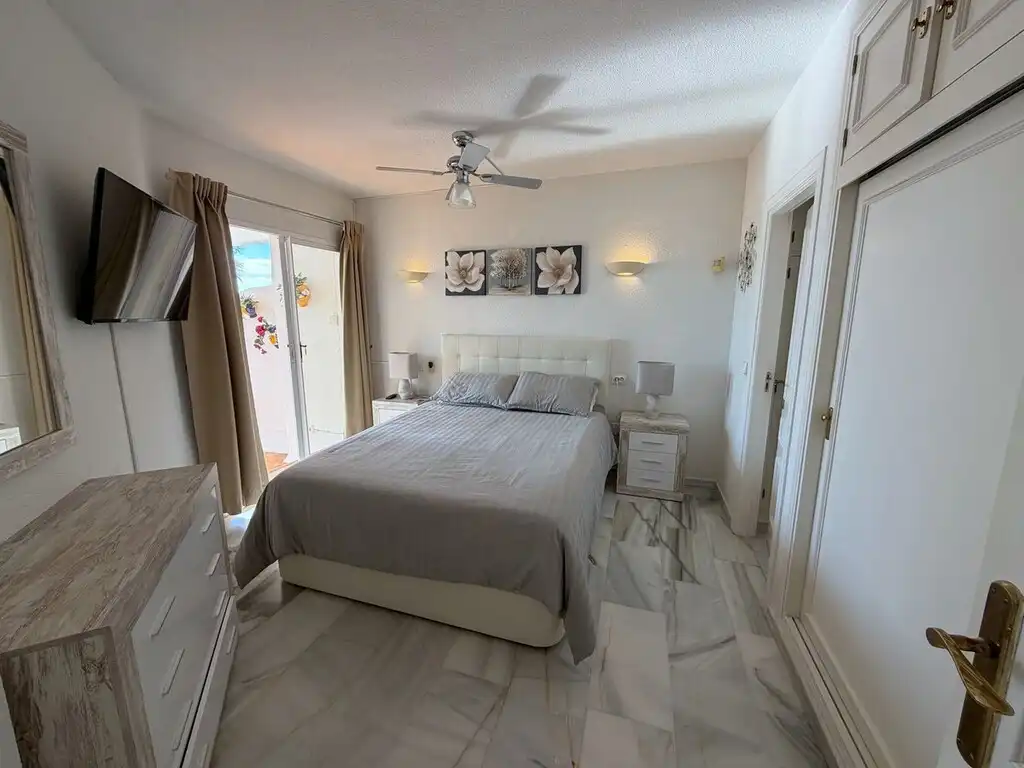 Schlafzimmer von Erdgeschoss zum Verkauf in Mijas mit Klimaanlage, Terrasse und Möbliert