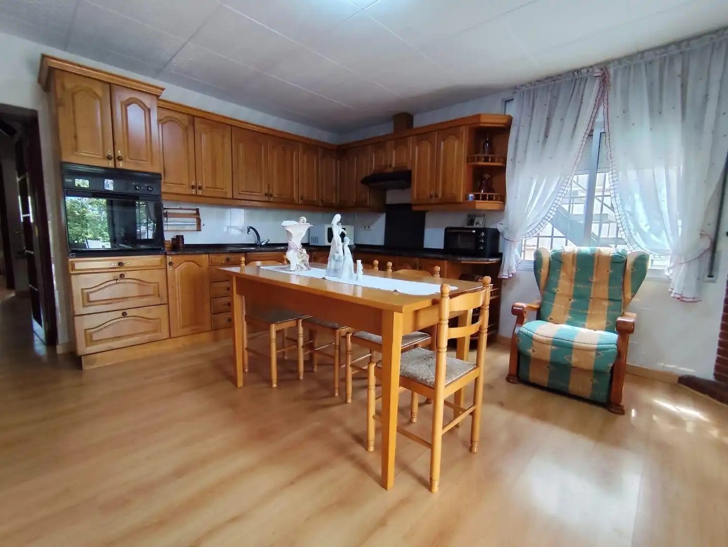 Cocina de Casa o chalet en venta en Santa Perpètua de Mogoda con Aire acondicionado, Calefacción y Jardín privado