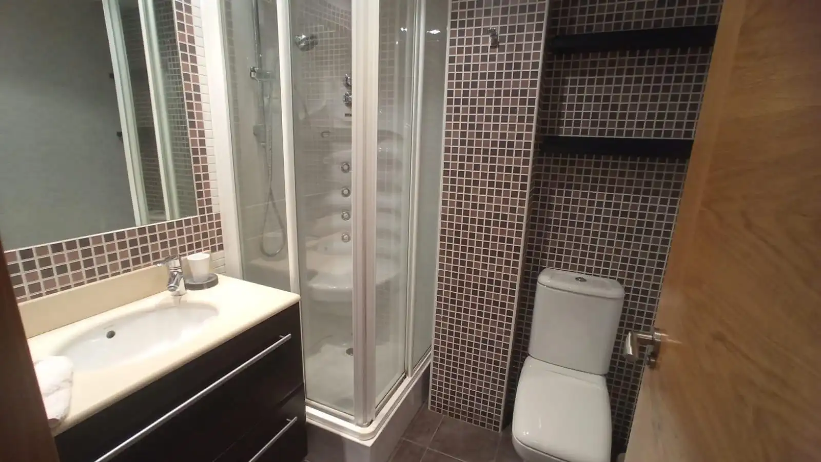 Baño de Ático de alquiler en Oviedo  con Calefacción, Terraza y Trastero