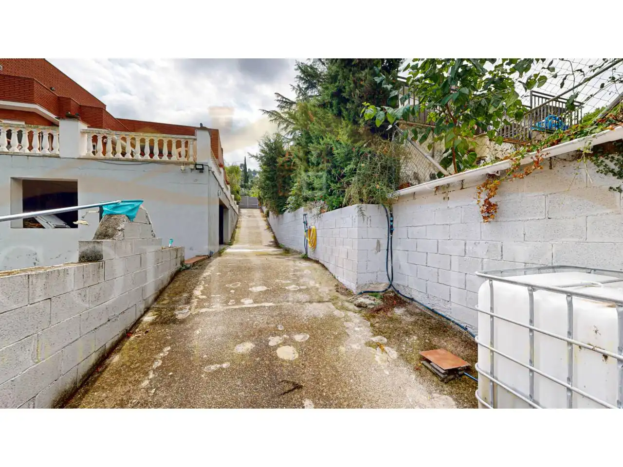 Vista exterior de Casa o xalet en venda en Corbera de Llobregat amb Aire condicionat, Calefacció i Jardí privat