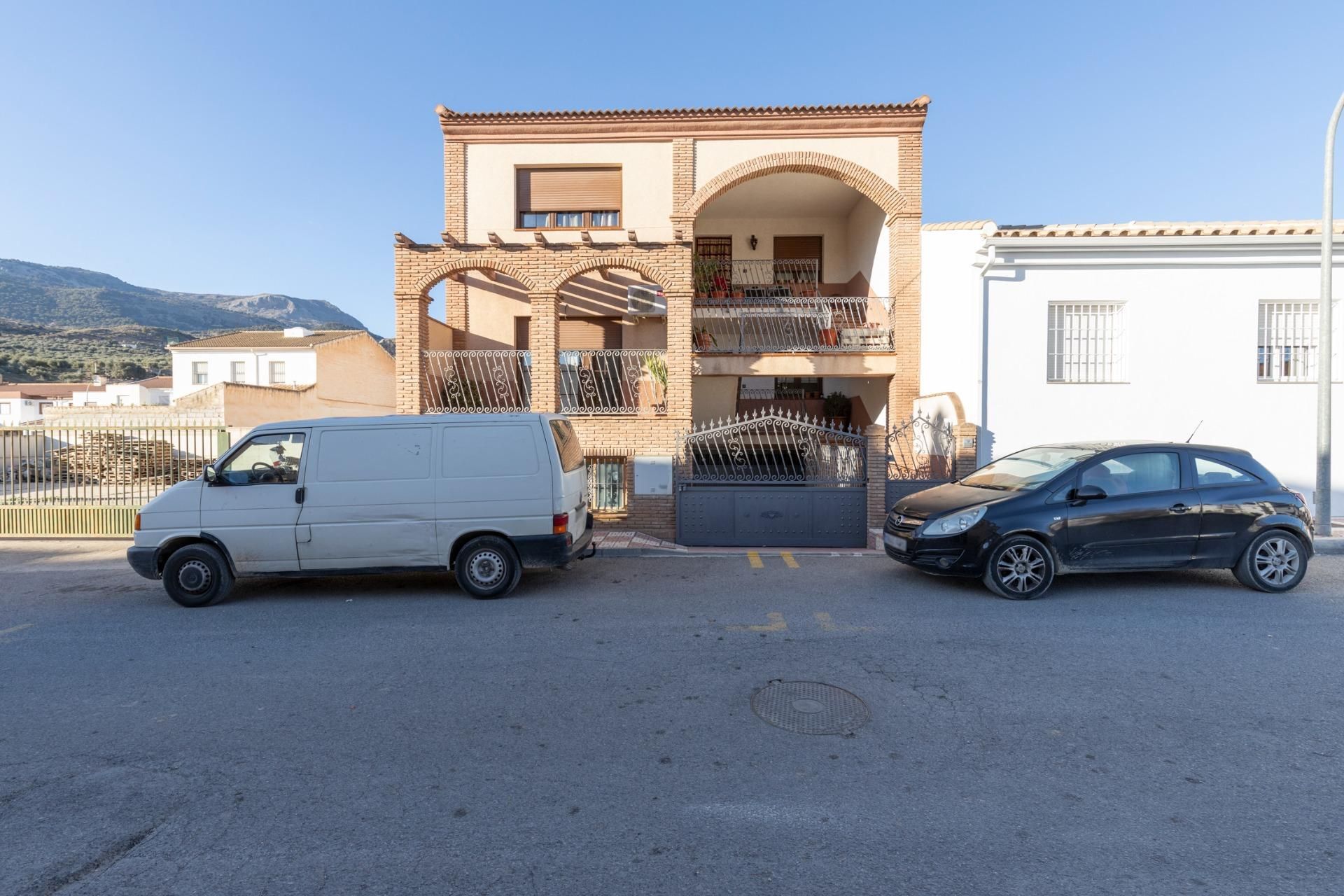 Außenansicht von Wohnung zum verkauf in Illora mit Privatgarten, Terrasse und Balkon