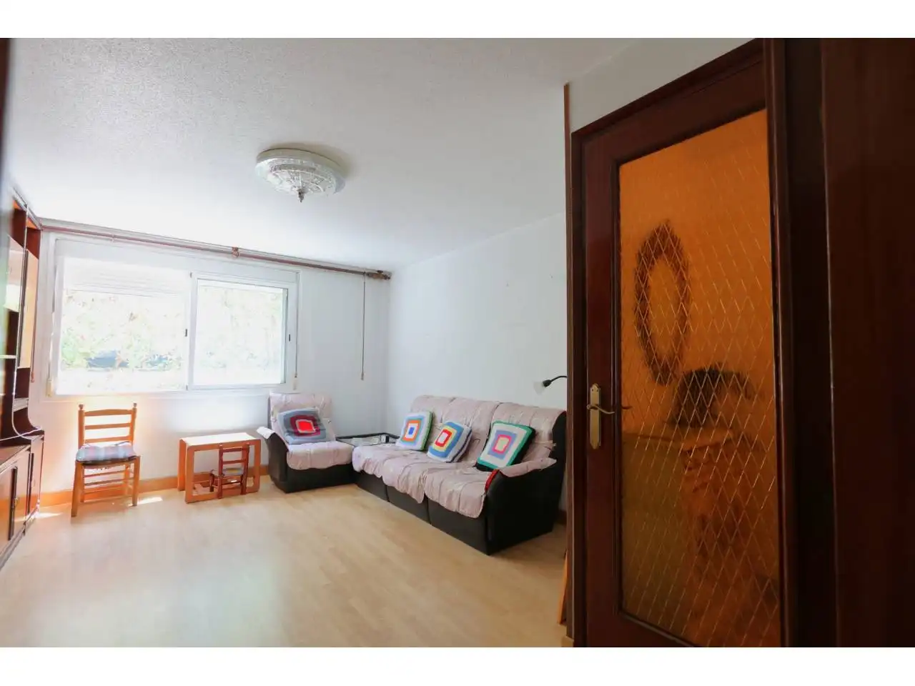 Sala de estar de Piso en venta en L'Hospitalet de Llobregat con Parquet, Trastero y Amueblado