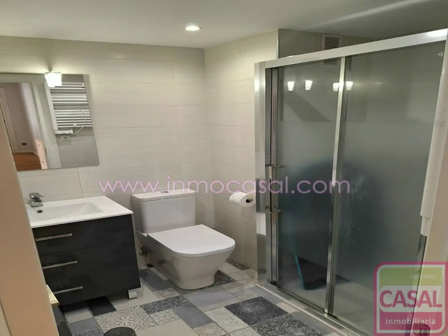 Bathroom of Flat for rent in Gijón   with Heating and Furnished