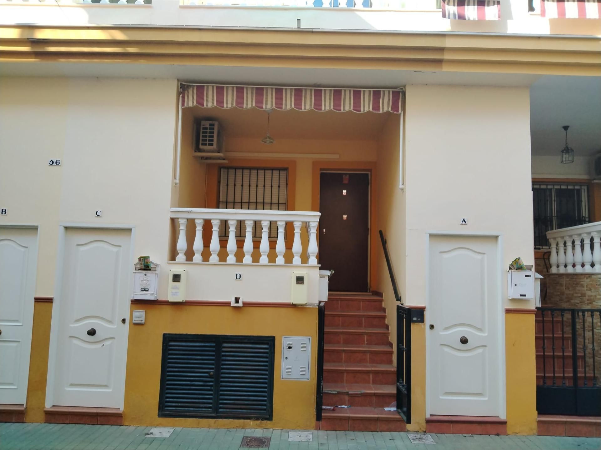 Vista exterior de Casa adosada en venda en Punta Umbría amb Terrassa i Balcó