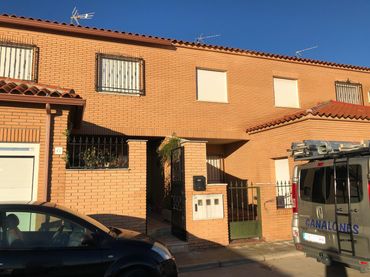Semi-detached house for sale in C/ Del Pozo
