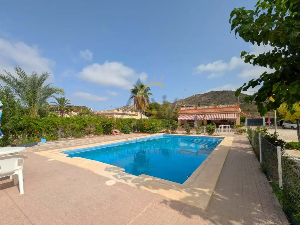 Casa rústica con piscina en venta en Poligono Poligono 44, imagen 2