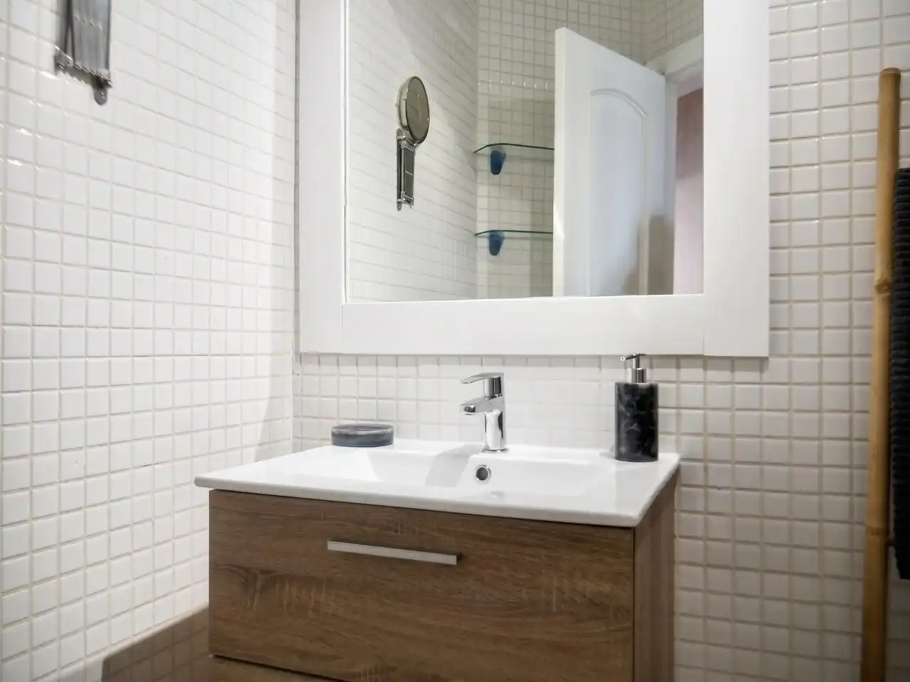 Bany de Apartament en venda en Sevilla amb Aire condicionat, Terrassa i Moblat