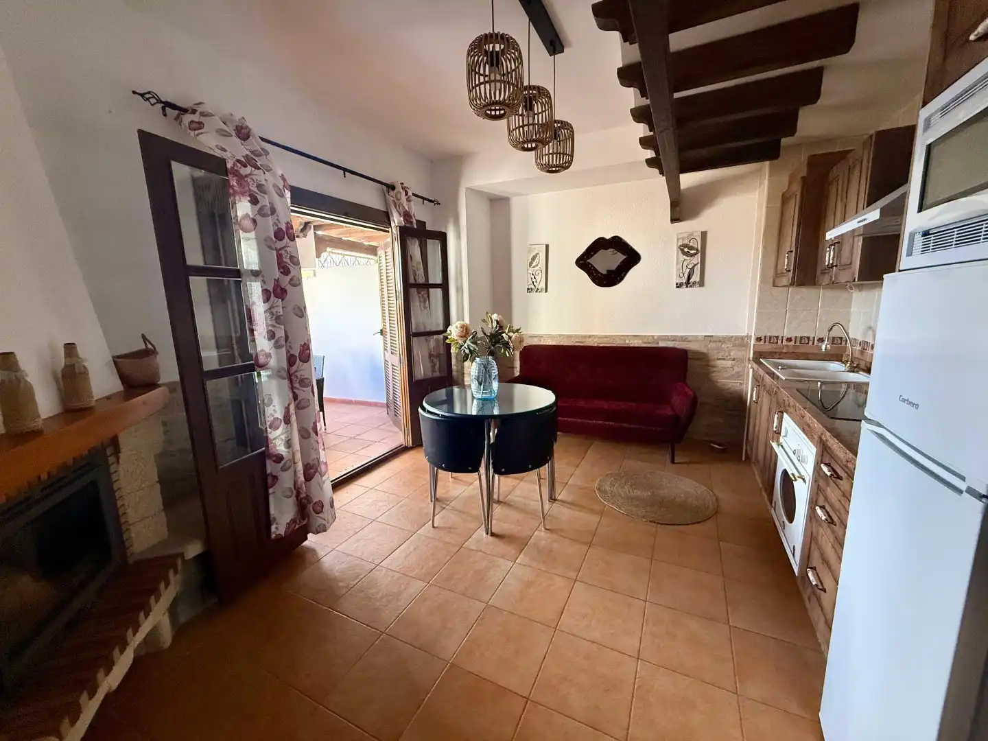 Sala de estar de Piso en venta en Carataunas con Calefacción, Terraza y Piscina comunitaria