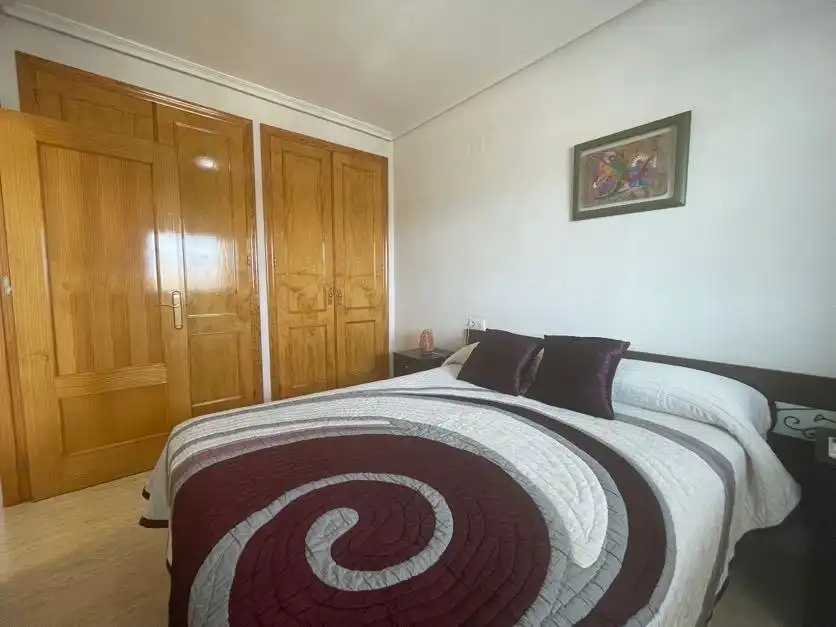 Dormitori de Apartament en venda en Torrevieja amb Aire condicionat, Terrassa i Moblat