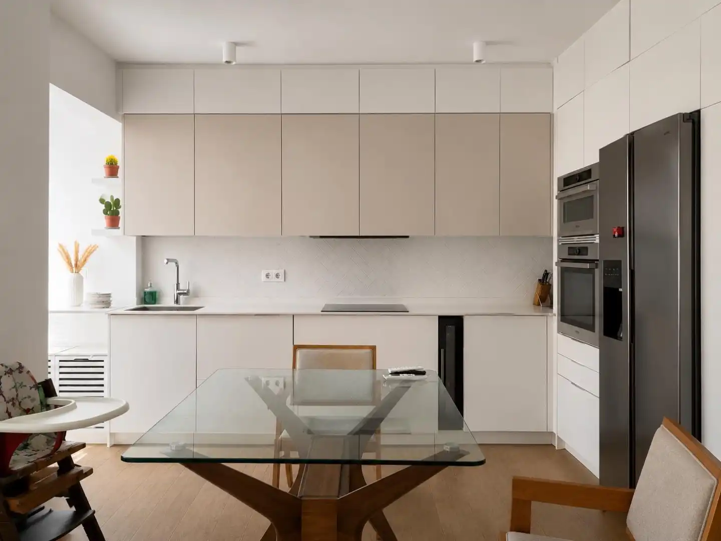 Küche von Wohnung zum Verkauf in  Sevilla Capital mit Klimaanlage und Balkon