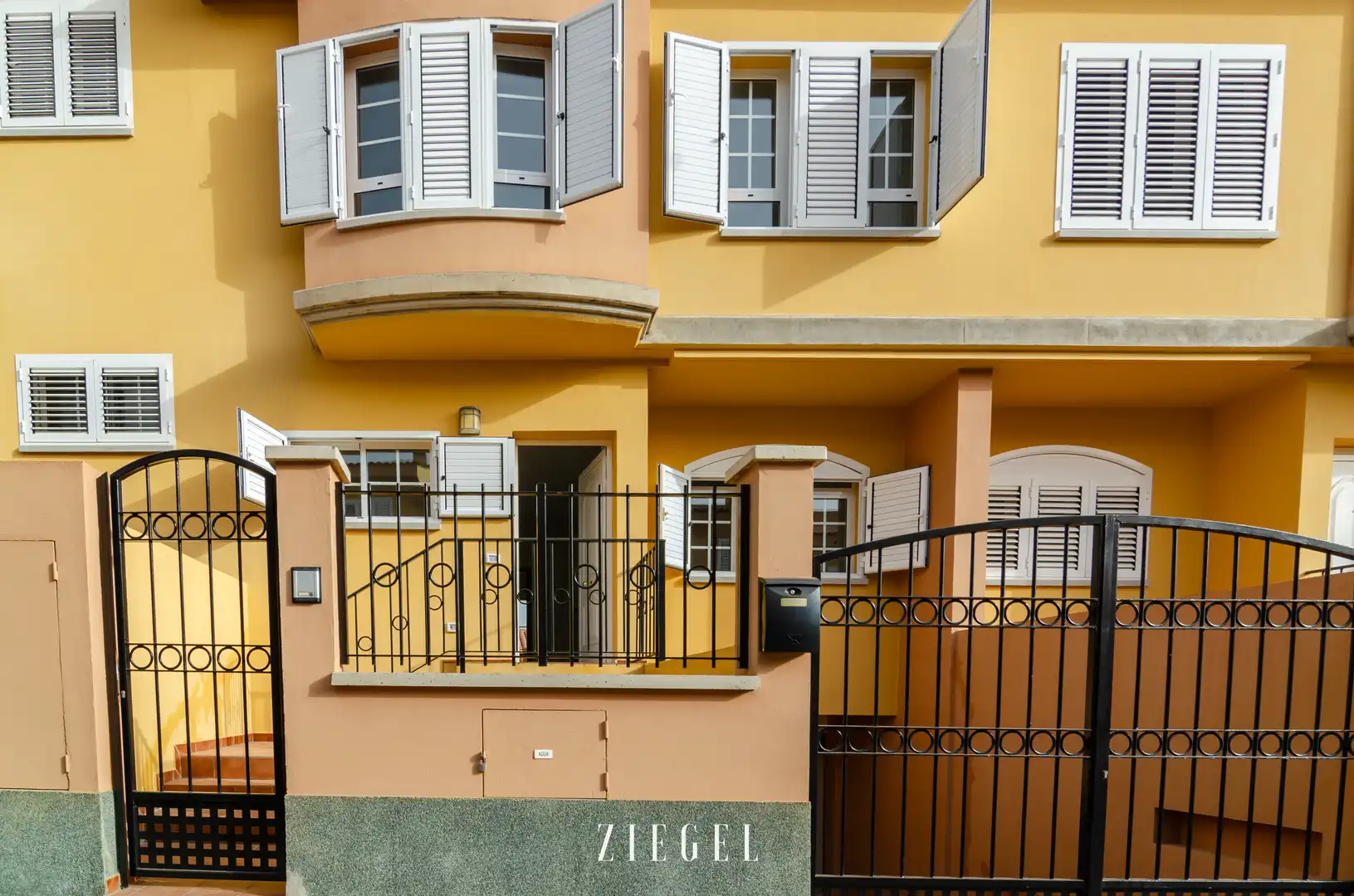 Vista exterior de Casa o chalet en venta en Las Palmas de Gran Canaria con Terraza, Trastero y Balcón