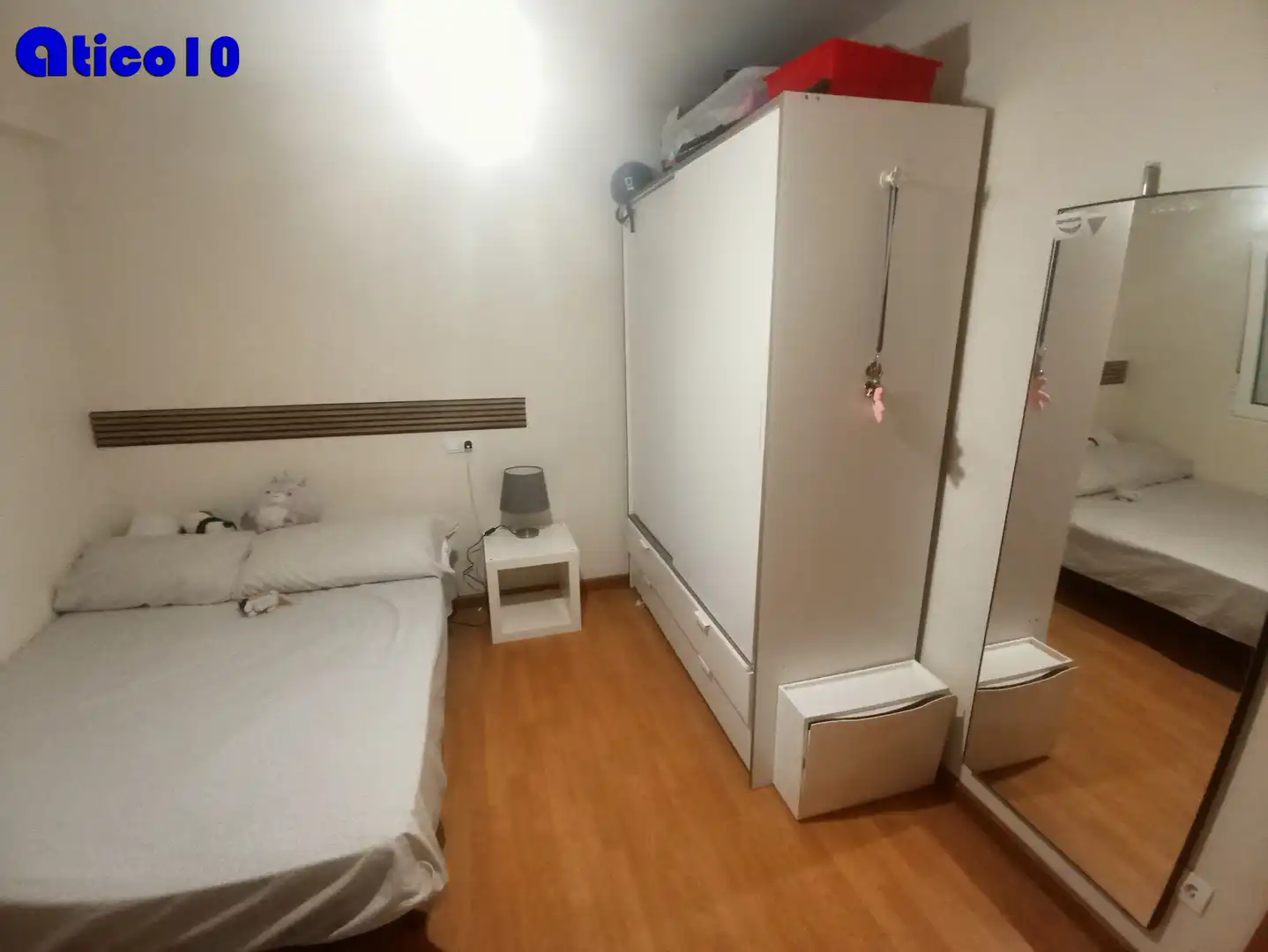 Dormitori de Pis en venda en Oviedo  amb Calefacció, Parquet i Traster