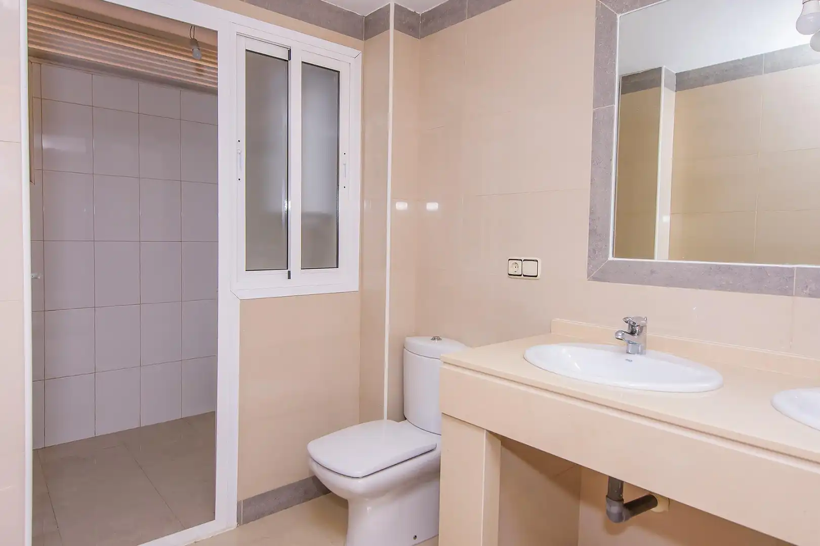 Baño de Piso en venta en Carboneras con Jardín privado, Terraza y Piscina comunitaria