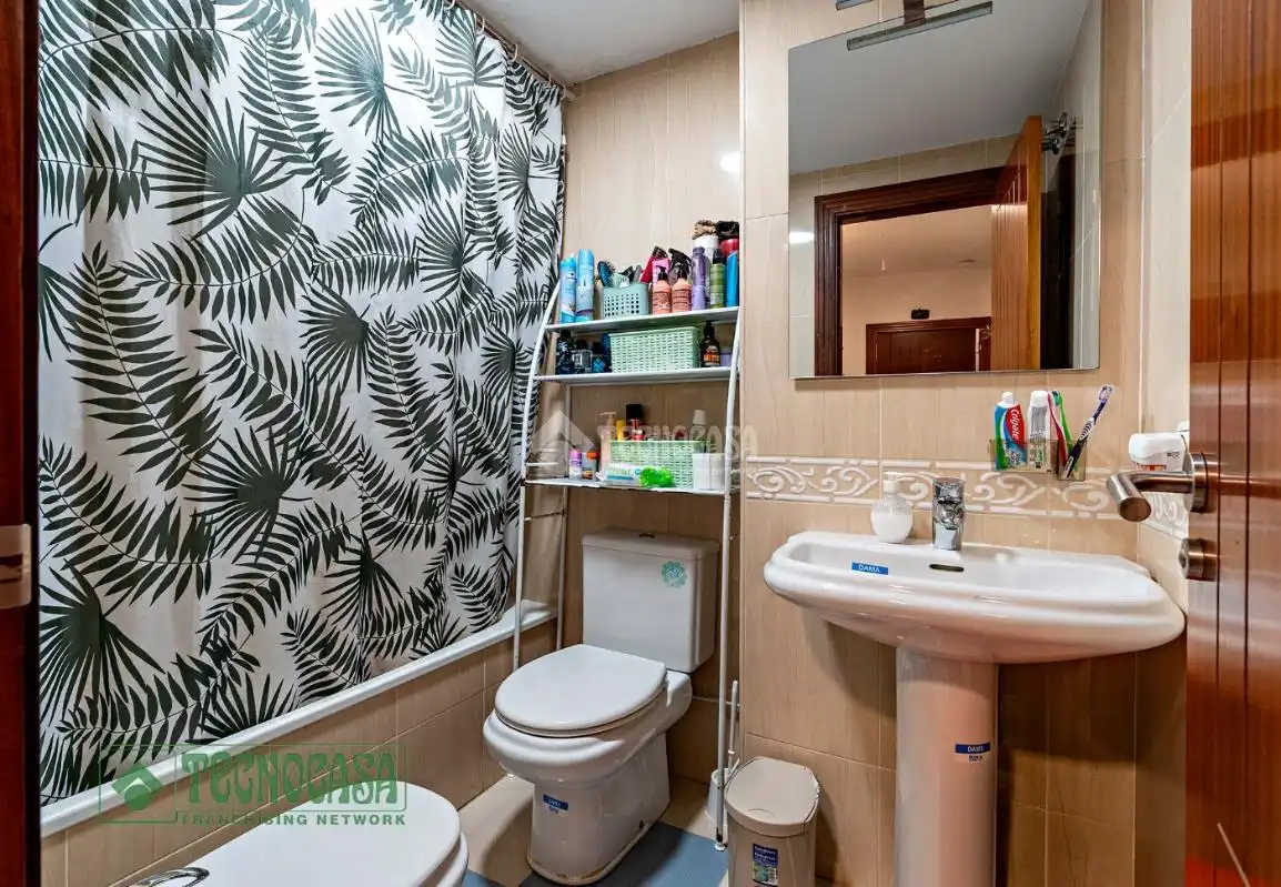 Baño de Piso en venta en Roquetas de Mar con Aire acondicionado, Calefacción y Terraza