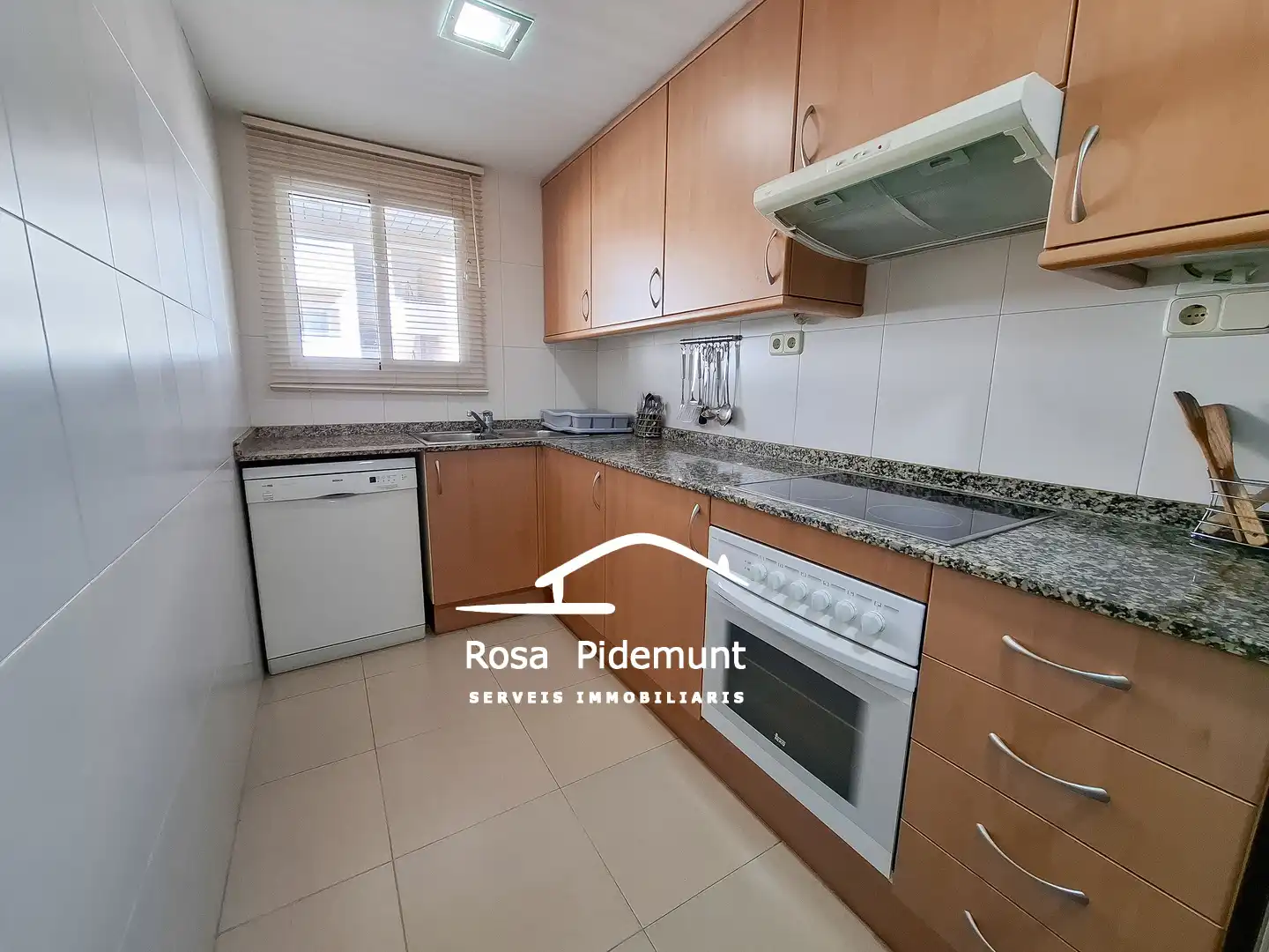 Küche von Wohnung zum Verkauf in Lloret de Mar mit Klimaanlage, Heizung und Terrasse