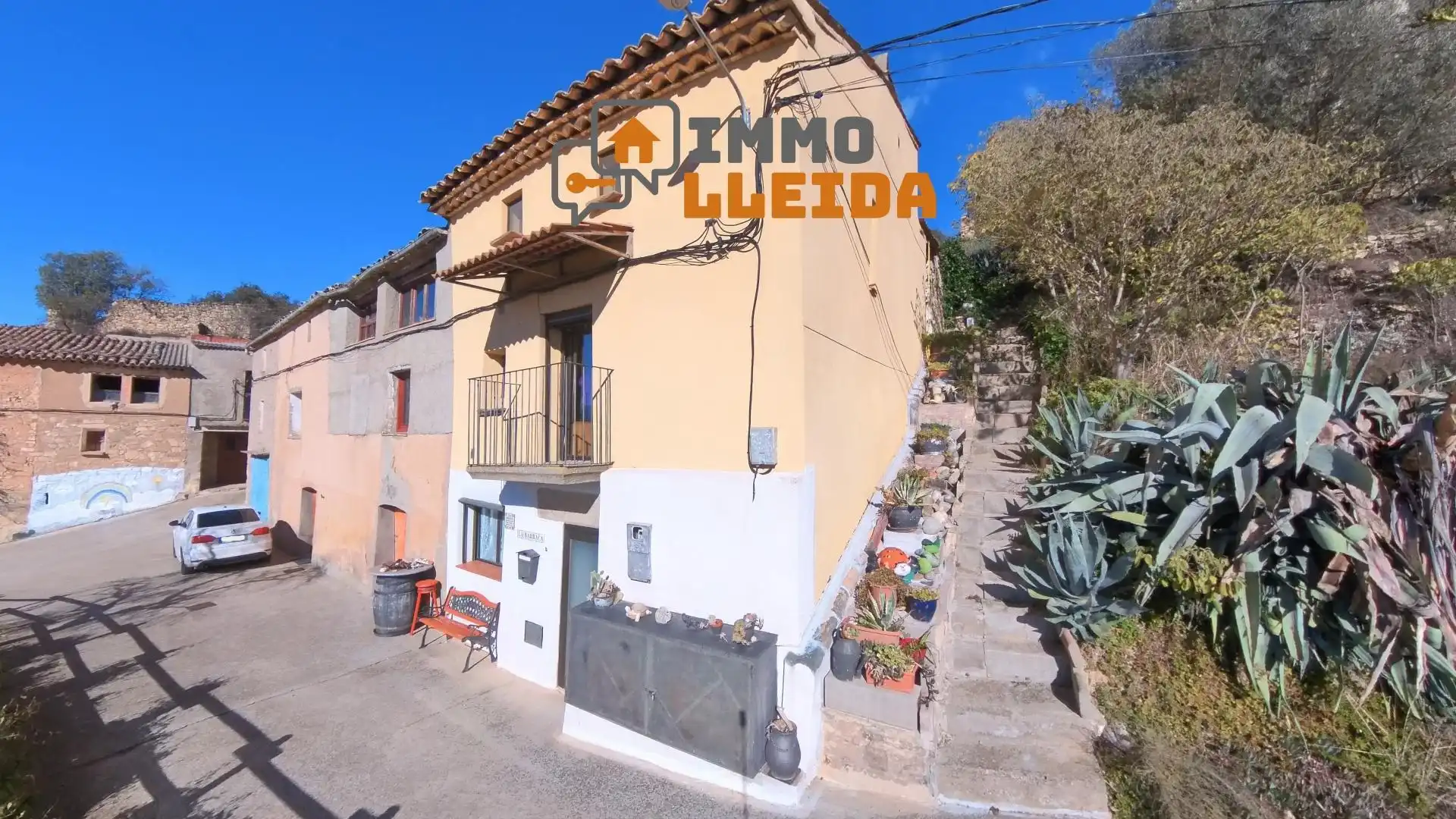 Vista exterior de Casa adosada en venda en Artesa de Segre amb Calefacció, Terrassa i Traster