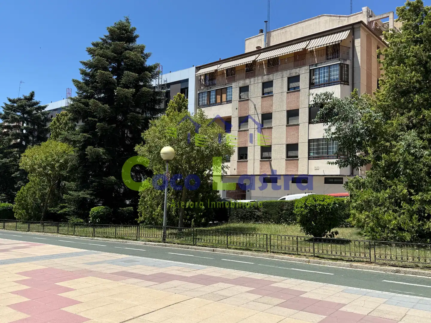 Außenansicht von Wohnungen zum Verkauf in Salamanca mit Heizung, Parkett und Balkon