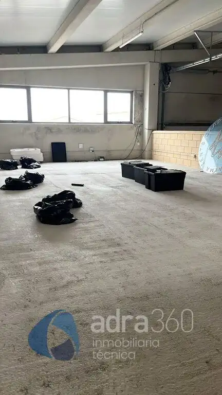 Fabrikhallen zum Verkauf in Alberite