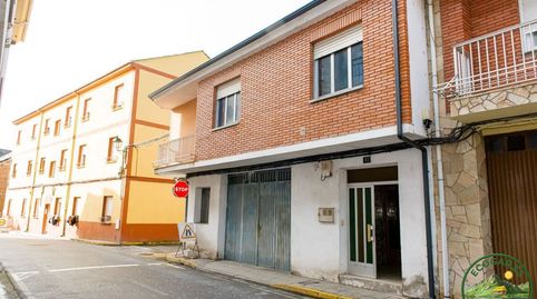 SE VENDE CASA EN CACABELOS