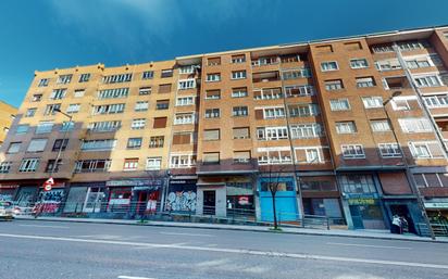 Vista exterior de Pis en venda en Bilbao  amb Balcó