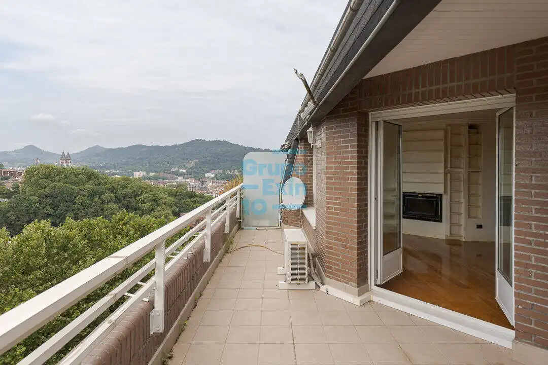 Terrassa de Àtic en venda en Donostia - San Sebastián  amb Calefacció, Terrassa i Piscina