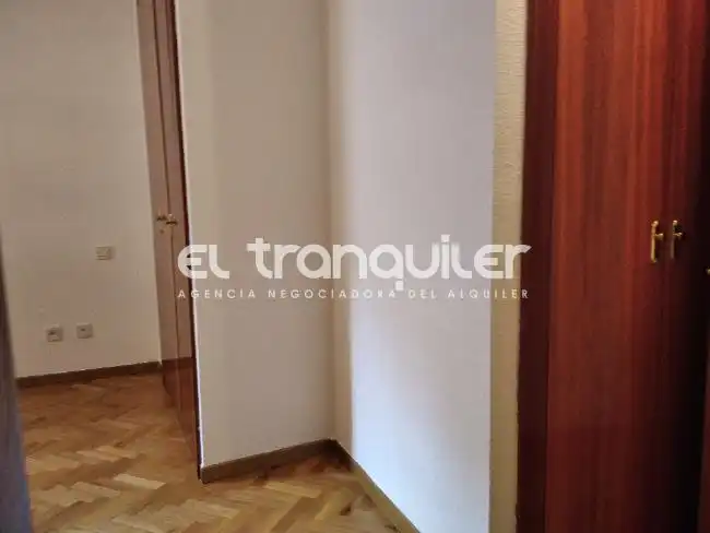 Wohnung zur Miete in Calle LOS PINOS, Prado Santo Domingo - Ensanche
