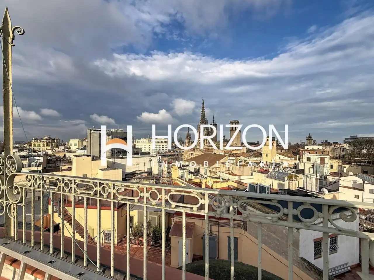Exterior view of Flat for sale in Barcelona  with Terrace, Storage room and Balcony