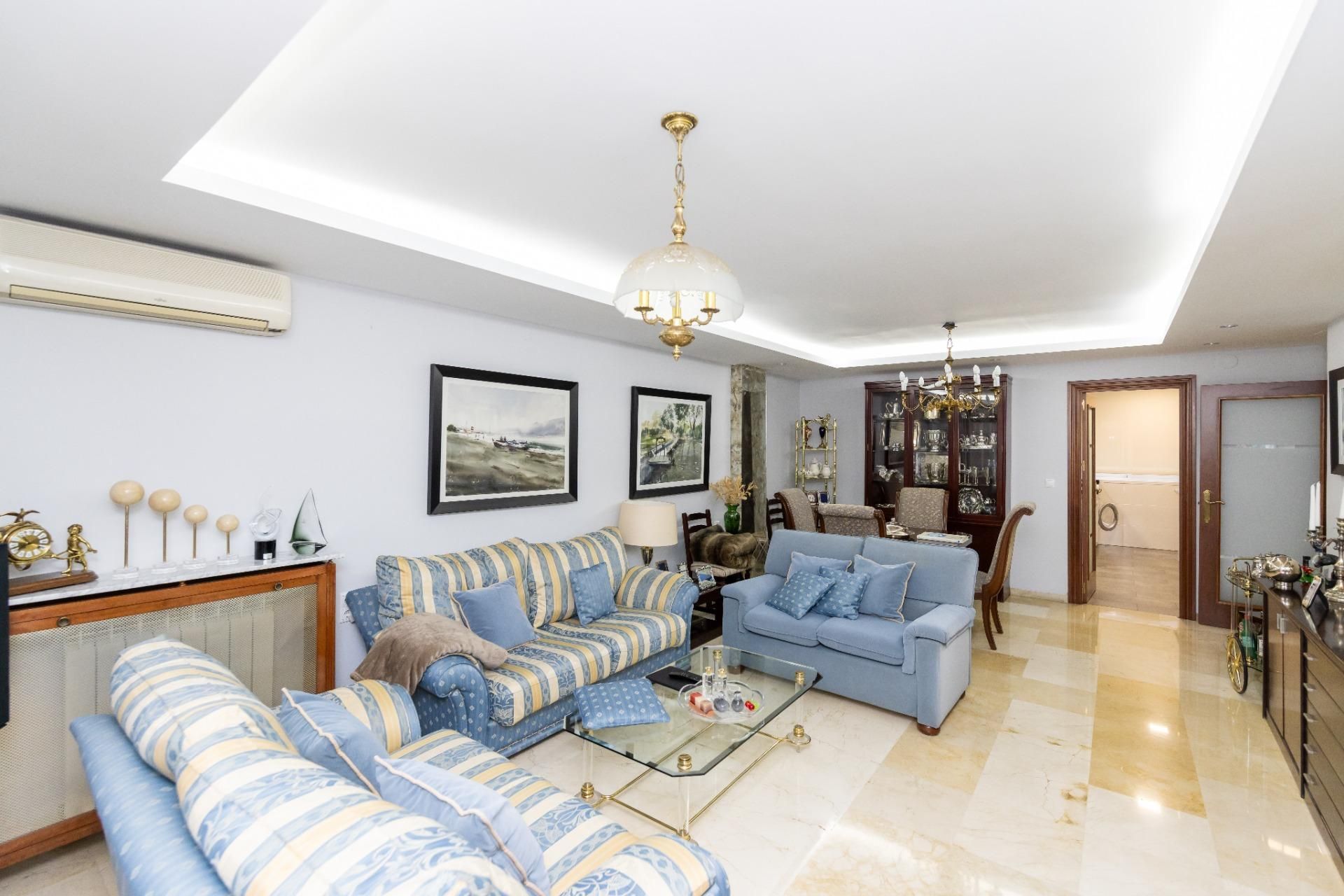 Living room of Flat for sale in  Granada Capital  with Air Conditioner, Terrace and Balcony