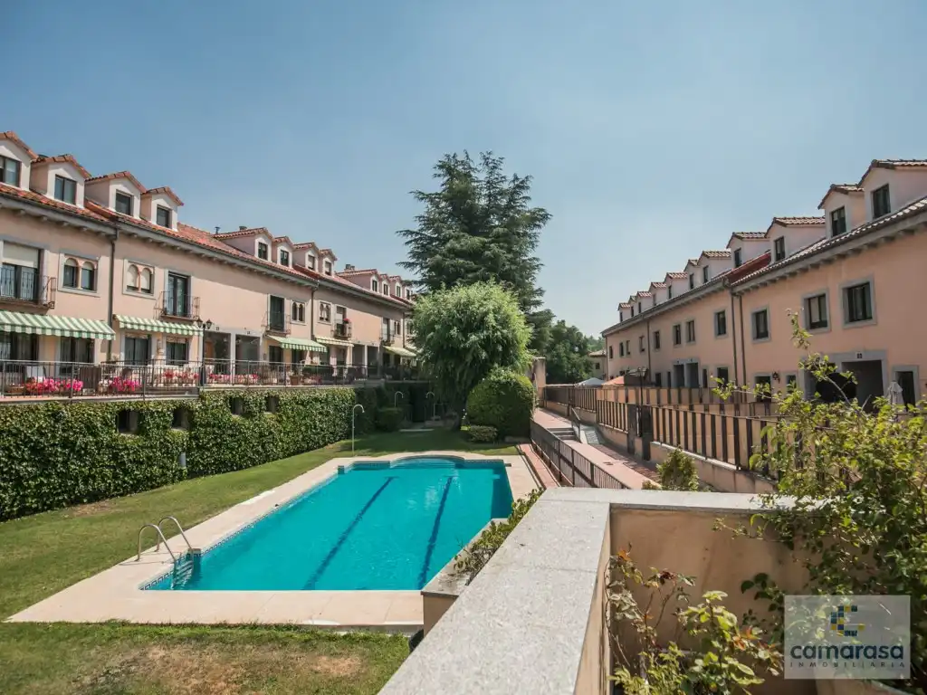 Piscina de Casa o chalet en venta en Ávila con Jardín privado, Piscina y Piscina comunitaria