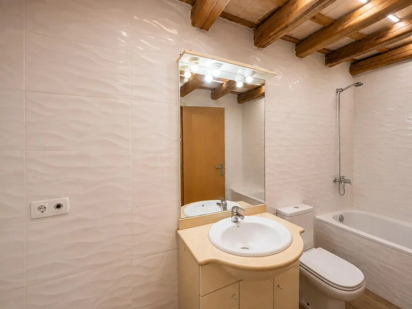 Bathroom of Flat for sale in Bellcaire d'Empordà