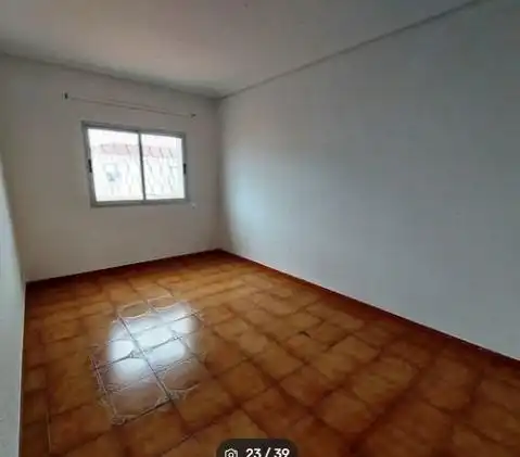Dormitori de Edifici en venda en Domeño