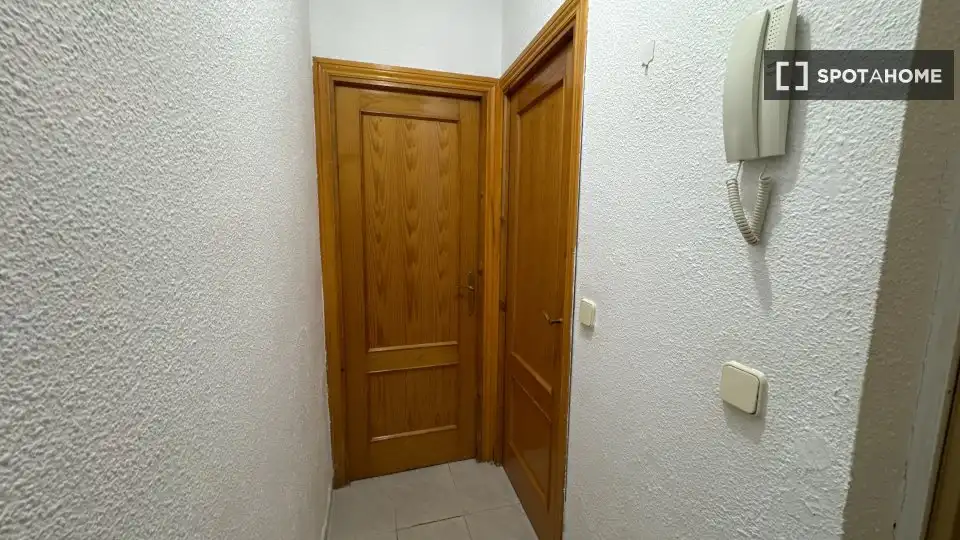 Flat for rent in Madrid  with Air Conditioner, Heating and Furnished