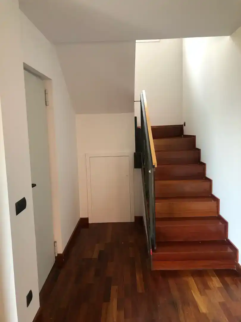 Wohnung zur Miete in Orkoien mit Klimaanlage, Privatgarten und Parkett