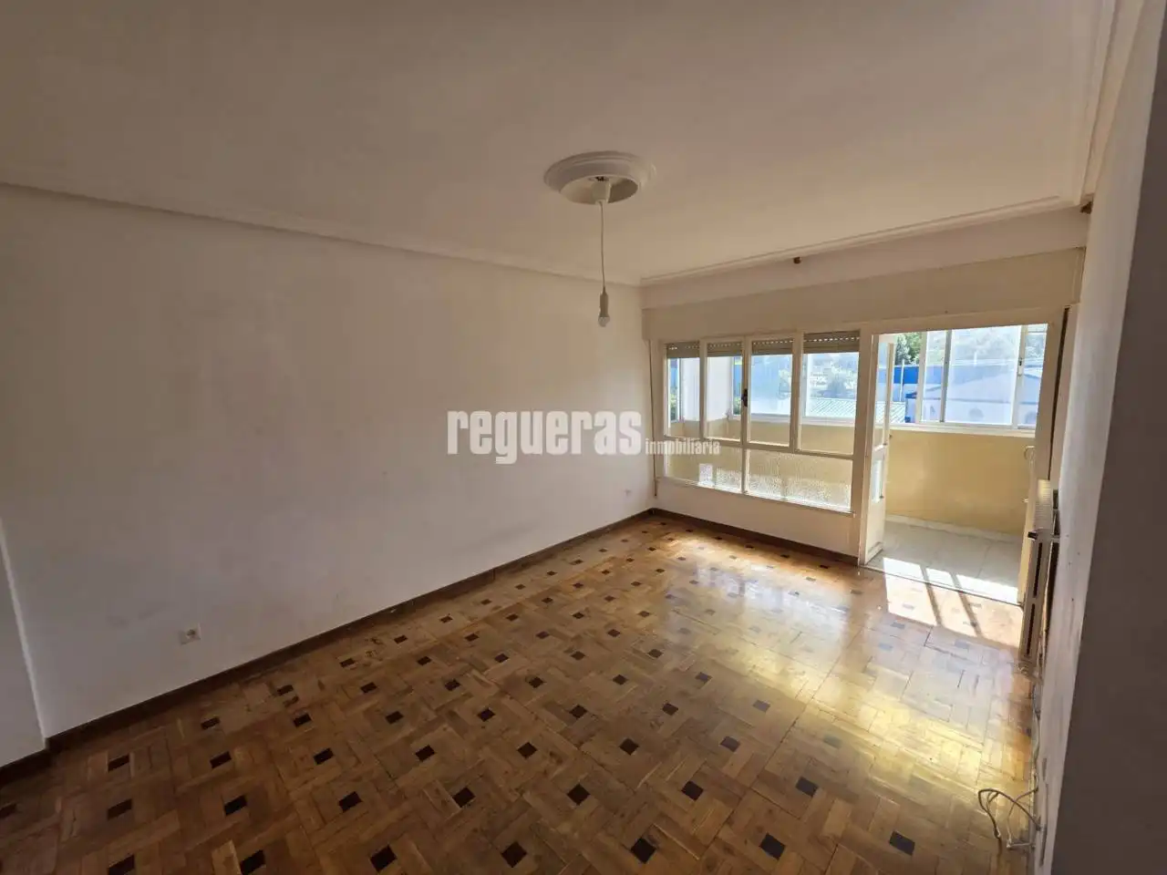 Habitación de Piso en venta en Avilés con Calefacción, Terraza y Trastero