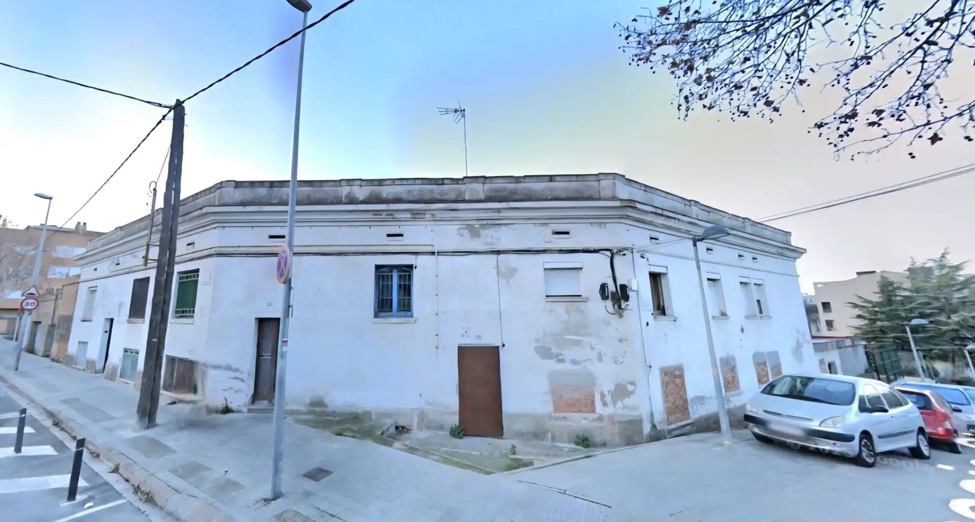 Vista exterior de Edificio en venta en Rubí