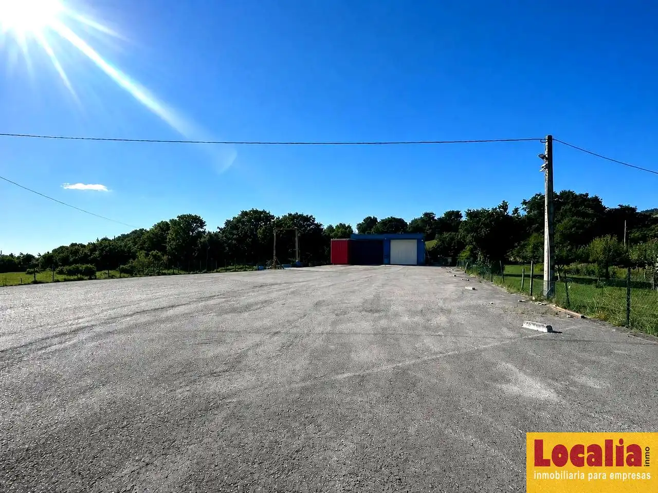 Parkplatz von Fabrikhallen zur Miete in Reocín