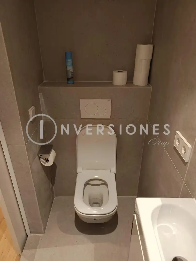Badezimmer von Geschaftsraum zur Miete in Manacor mit Klimaanlage und Möbliert