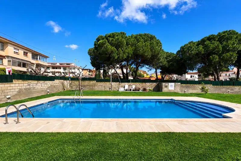 Schwimmbecken von Maisonette zum Verkauf in L'Escala mit Klimaanlage, Heizung und Terrasse