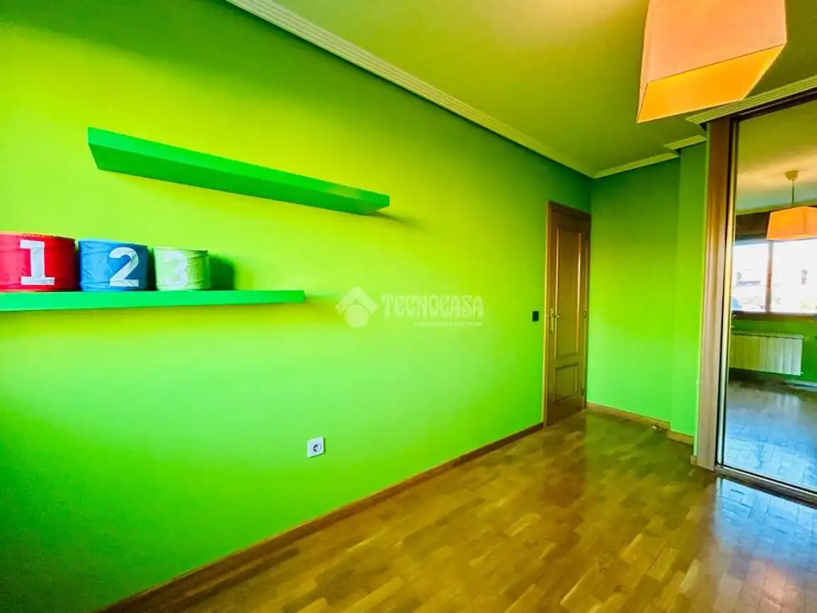 Bedroom of Flat for sale in Laguna de Duero  with Parquet flooring