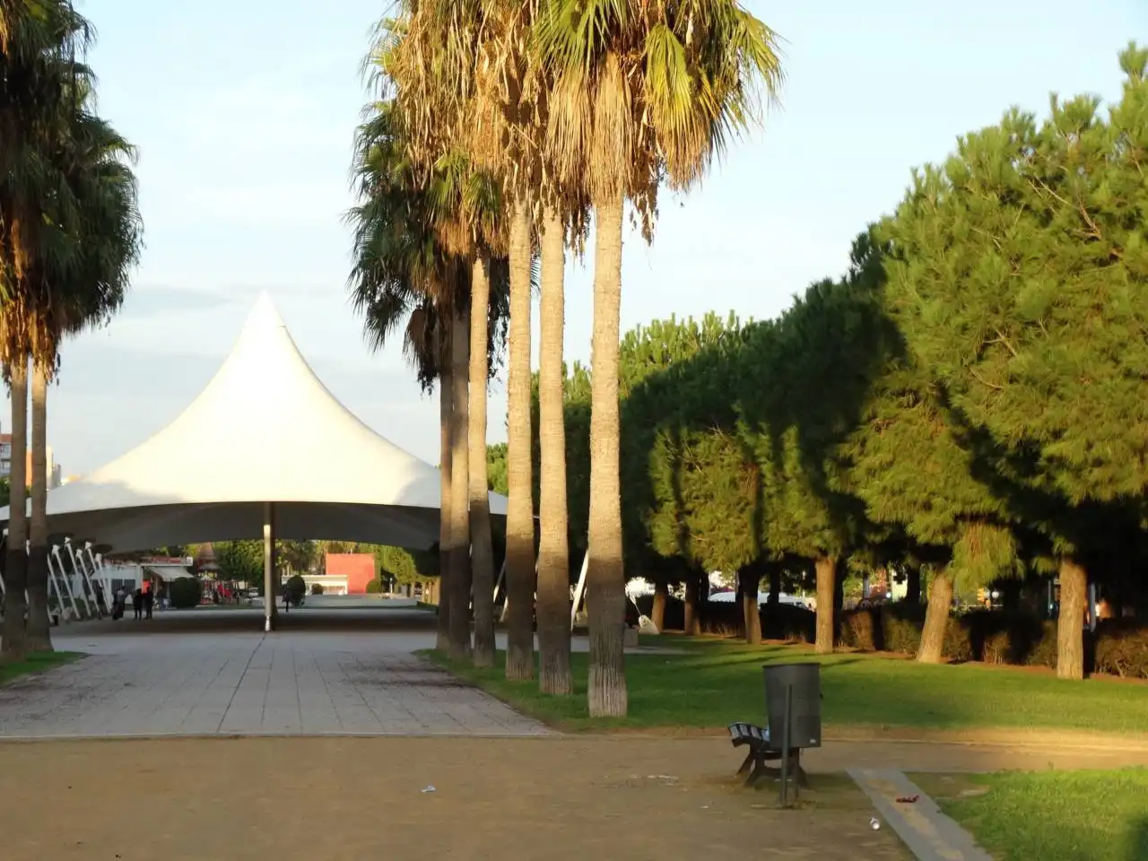 Vista exterior de Local de alquiler en Huelva
