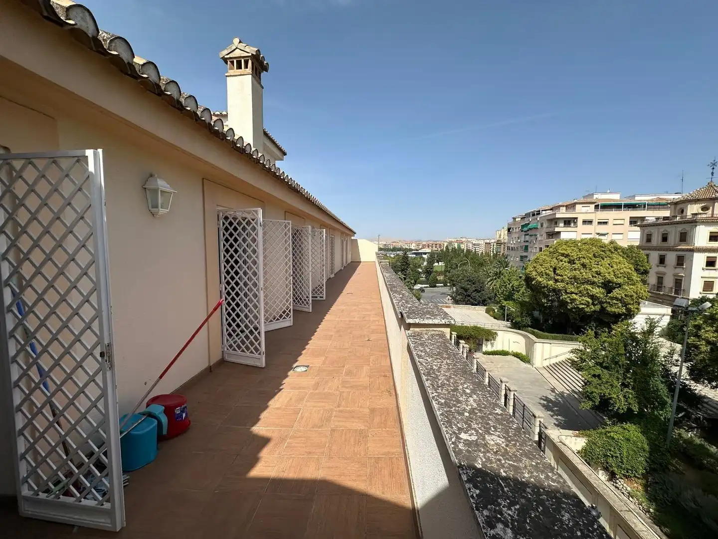 Vista exterior de Piso de alquiler en Granada con Aire acondicionado, Calefacción y Terraza