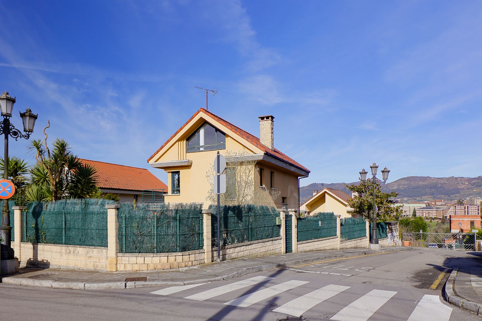 Exterior view of House or chalet for sale in Oviedo   with Heating, Private garden and Parquet flooring
