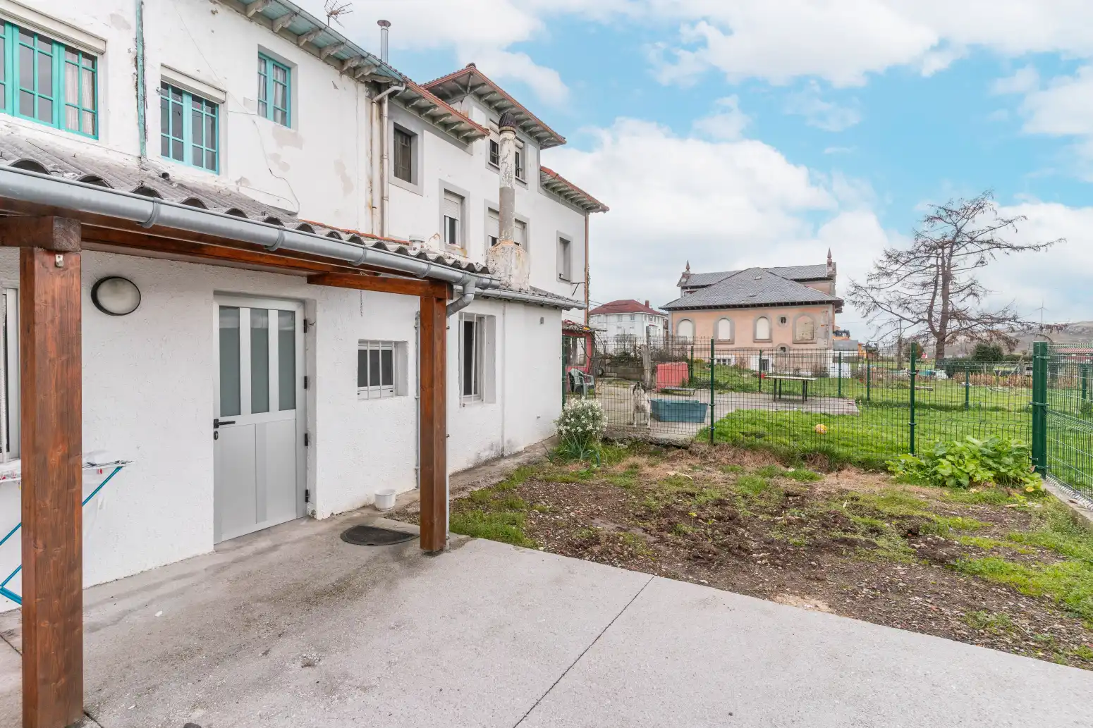 Vista exterior de Casa adosada en venta en Salas con Parquet, Terraza y Trastero